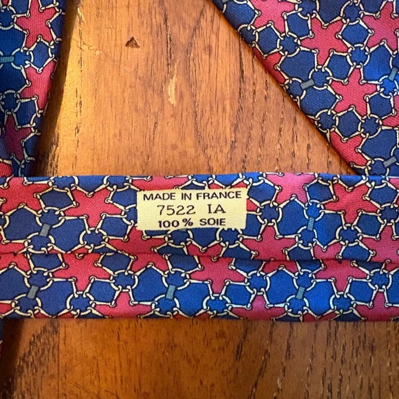 Hermés 100% Silk Stylish Blue and Red Patterned Men's Tie EUC! - Picture 6 of 8